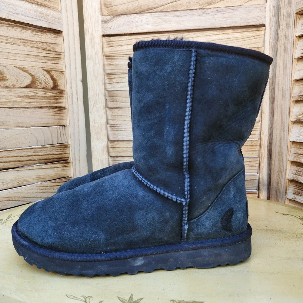 UGG Sz 9 Black Y2K Suede Classic Short II Boots Early 2000s Cozy Warm Winter